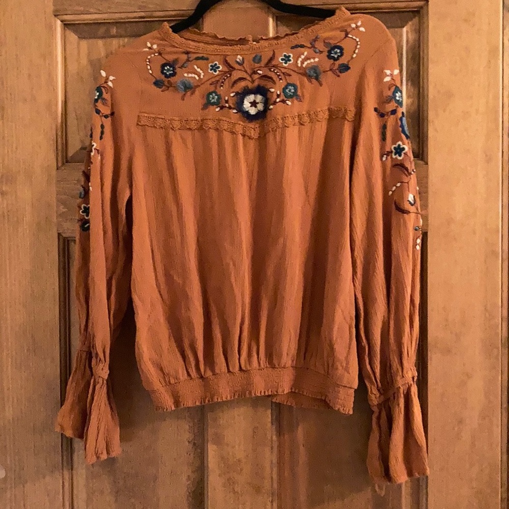NWOT embroidered blouse, sz. M